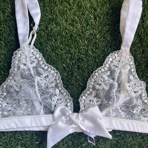 vintage White lace bralette with white ribbon - super cute!